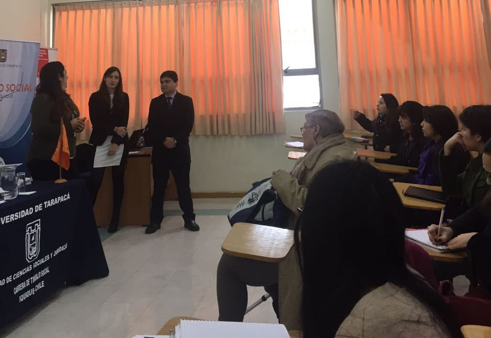 Centro de Familia dicta charla en Universidad de Tarapacá
