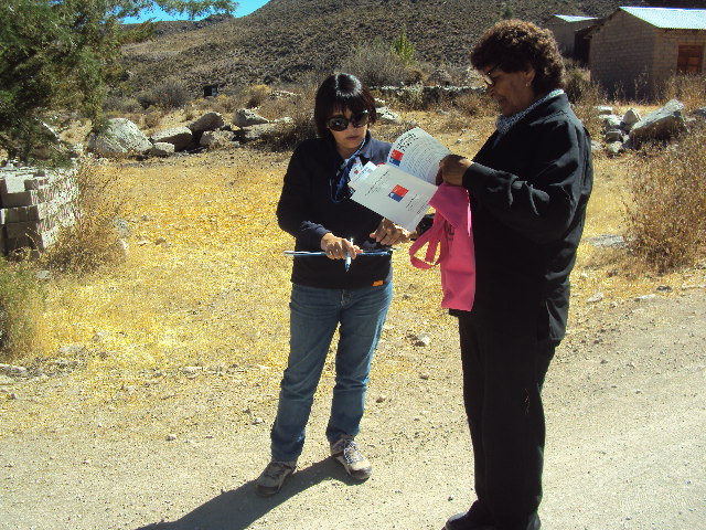 Distribuyen dípticos informativos en comuna de Putre por campaña “Llegando Hasta dónde Vives”