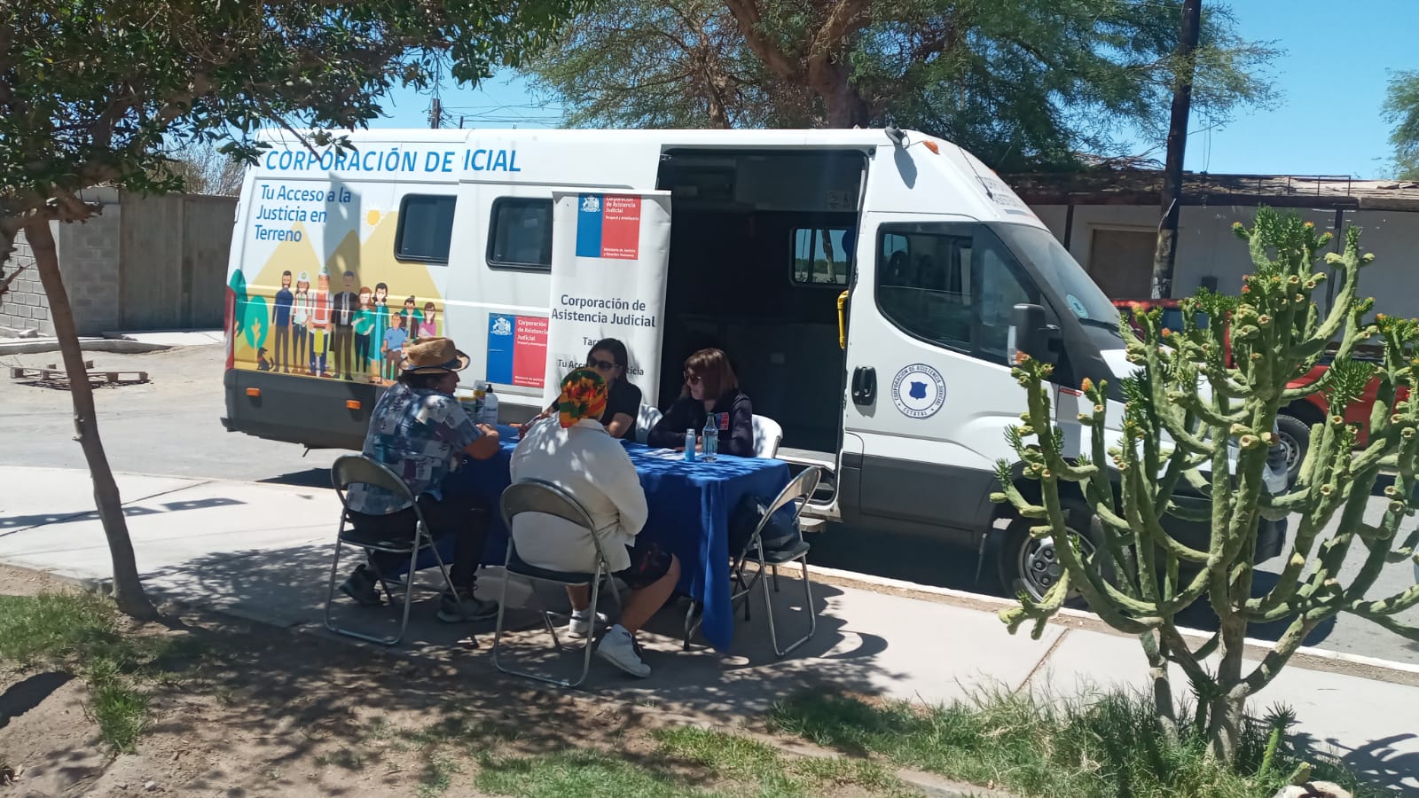 Consultorio Jurídico Móvil del  Tamarugal en Gobierno en Terreno en La Huayca