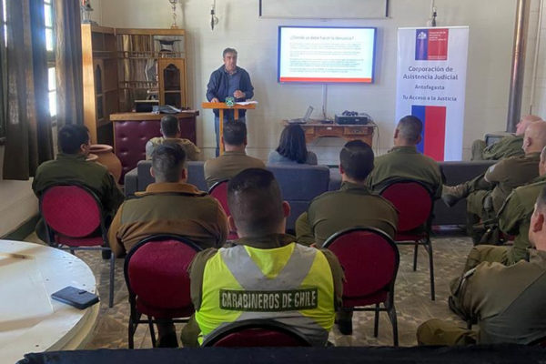 Consultorio Jurídico de Calama realiza charla a Carabineros de San Pedro de Atacama sobre violencia de género