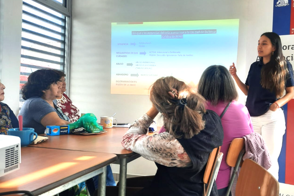 Defesa Jurídica Integral del Adulto Mayor, Región de Antofagasta, realizó charla sobre prevención de conflictos