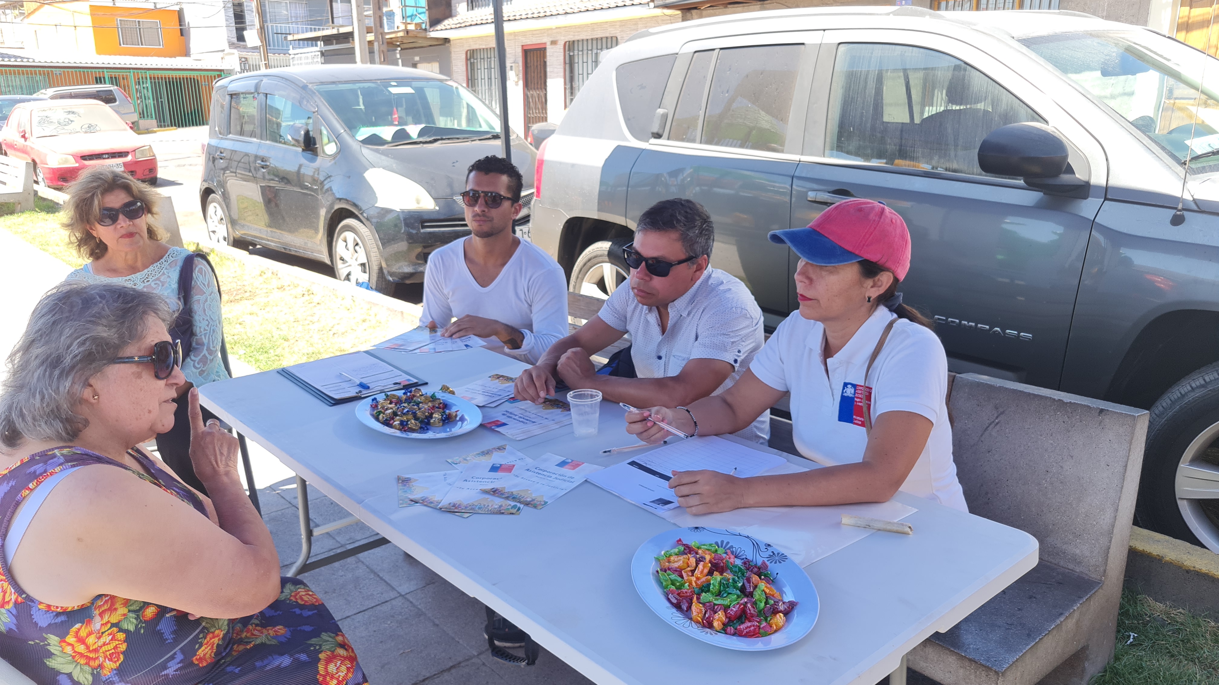 El CAVI de Tarapacá, participó en una jornada en terreno en la Plaza Nueva Victoria de Iquique,