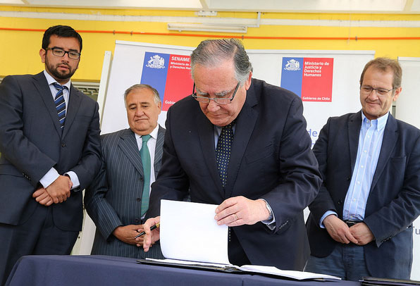 Ministro Campos destaca trabajo intersectorial con Sename e insta a otros servicios a sumarse