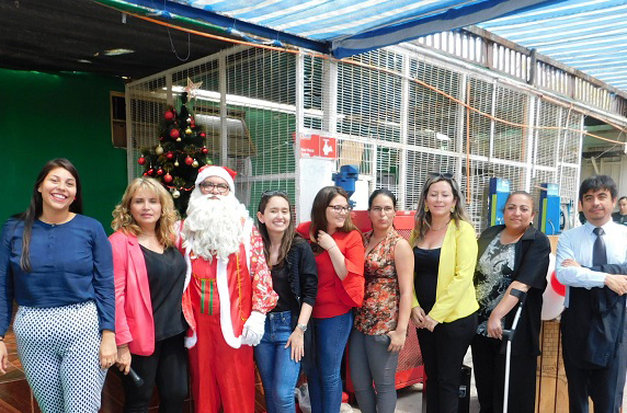 Entregan regalos navideños a las y los hijos de las internas del centro penitenciario de Iquique