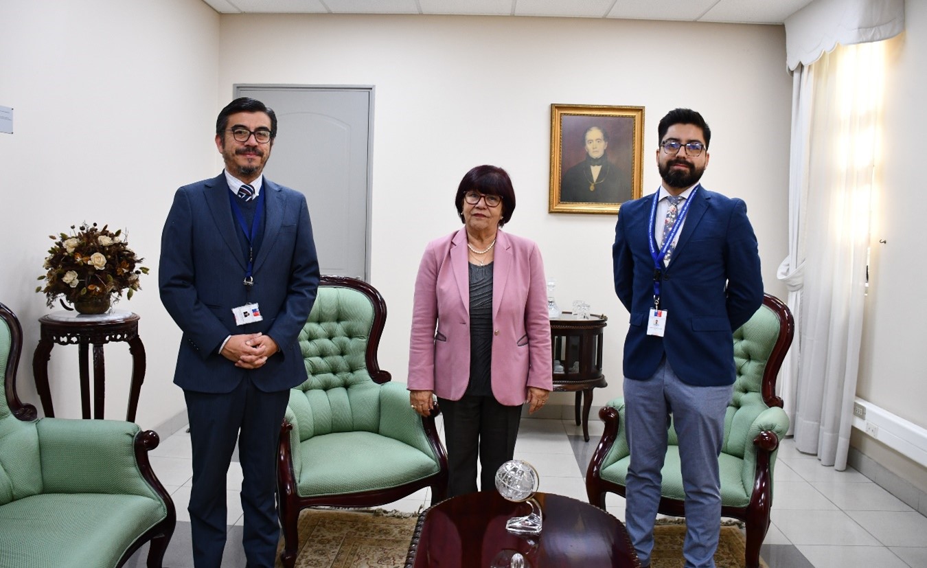 Abogado de Migraciones visita a la Ministra Presidenta de la Ilustrísima Corte de Apelaciones de Iquique