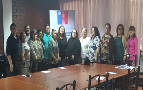 Charla Informativa sobre Defensa Jurídica Integral a Adultos Mayores en el Conjunto Habitacional Arturo Prat