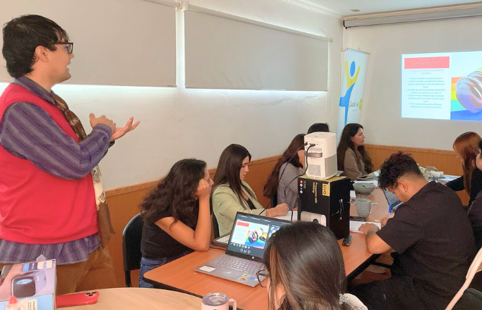 La unidad "La Niñez y Adolescencia se Defienden" de Antofagasta, realizó charla sobre la Ley 21.120  ( de identidad)