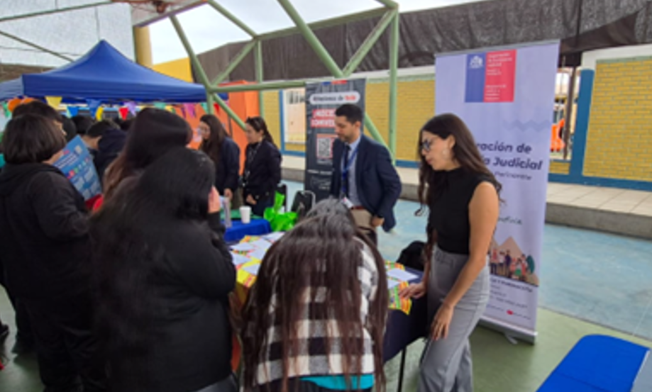 El Consultorio Jurídico de Arica participó en Tercera Feria Vocacional y Social del Colegio D-91