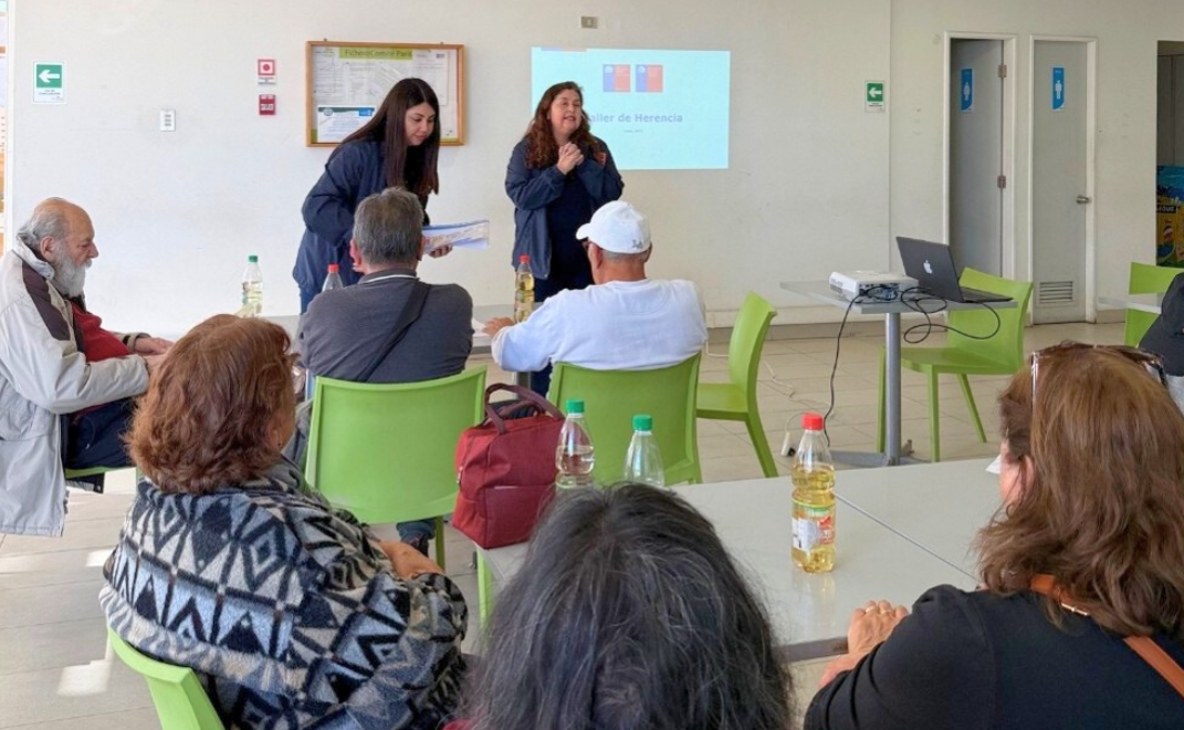 Educación jurídica cercana: personas mayores se informan sobre herencias