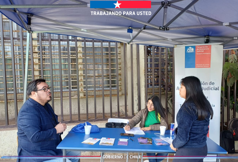 Consultorio Jurídico Antofagasta Norte participa en Plaza Ciudadana en Liceo Los Arenales