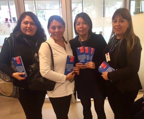 En el marco de la campaña “Protegiendo los derechos de niños, niñas y adolescente” el CAVI de Antofagasta distribuyó dípticos informativos