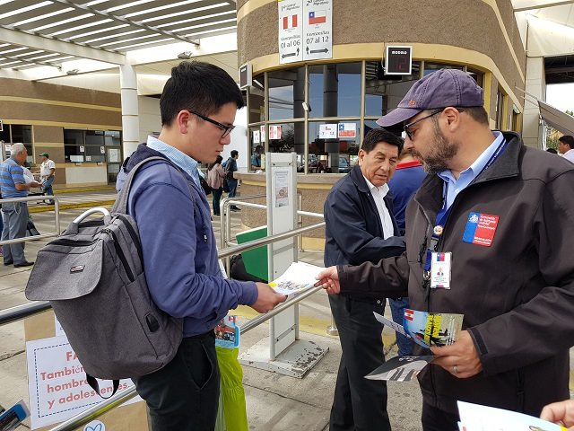 Servicios Públicos de Perú y Chile entregaron información en paso fronterizo Chacalluta