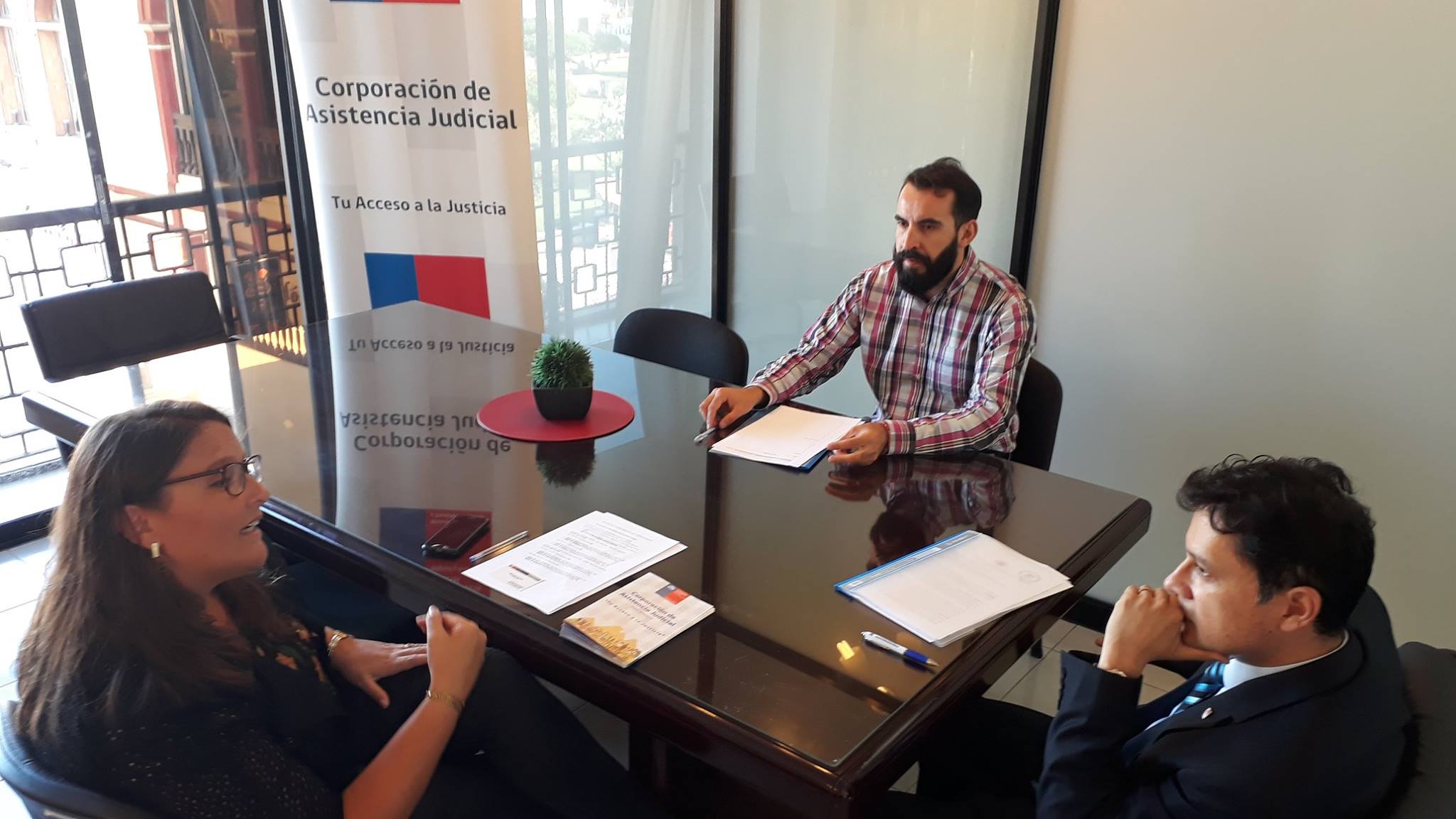 El Cónsul General de Perú en Iquique realiza visita protocolar a la CAJTA