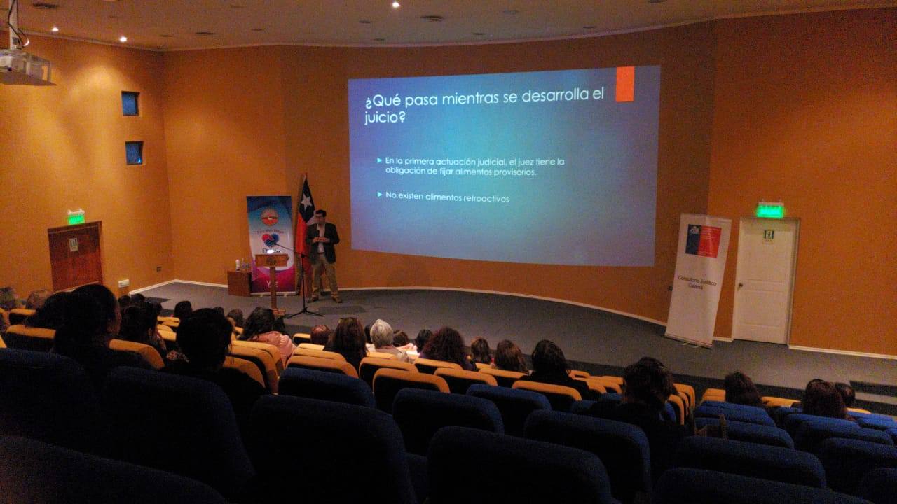 Consultorio Jurídico de Calama expone seminario "Mujer, conoce tus derechos"